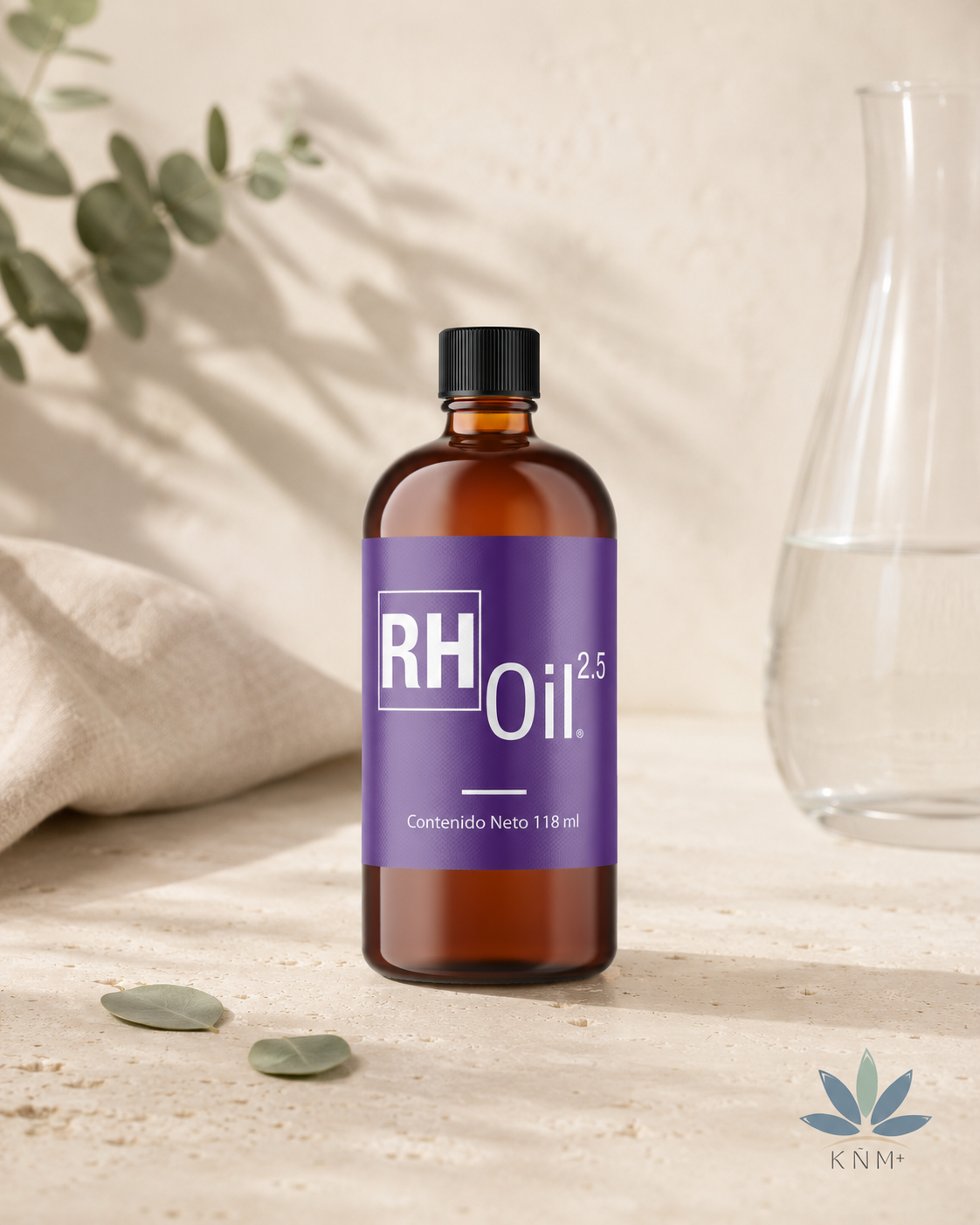 Botella RH Oil 2.5 de 2,500 mg de 118 ml sobre superficie clara.